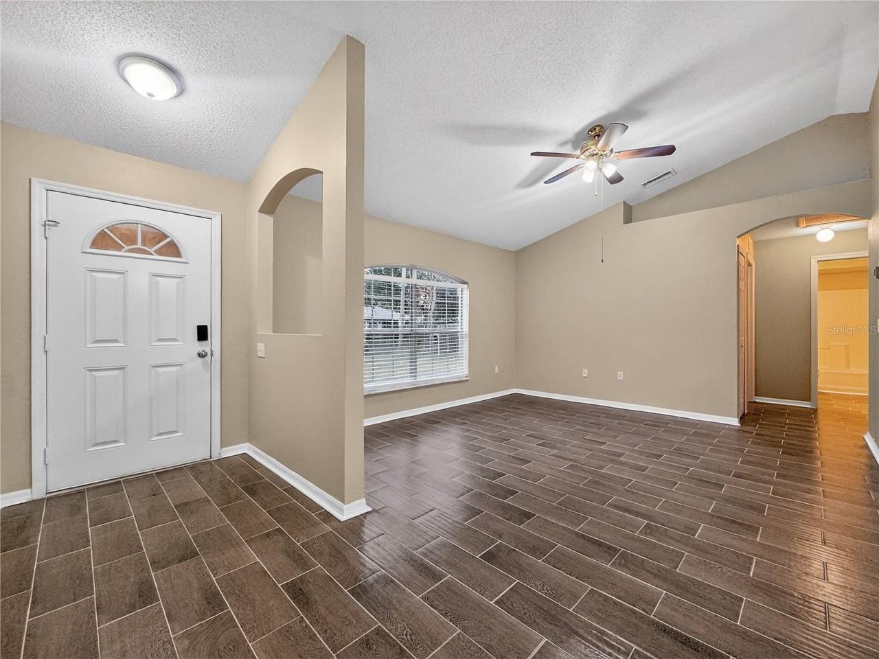 835 Lancaster Ave - Photo 3 of 14