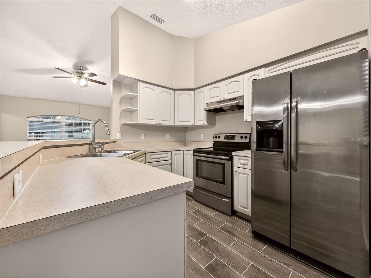 835 Lancaster Ave - Photo 6 of 14