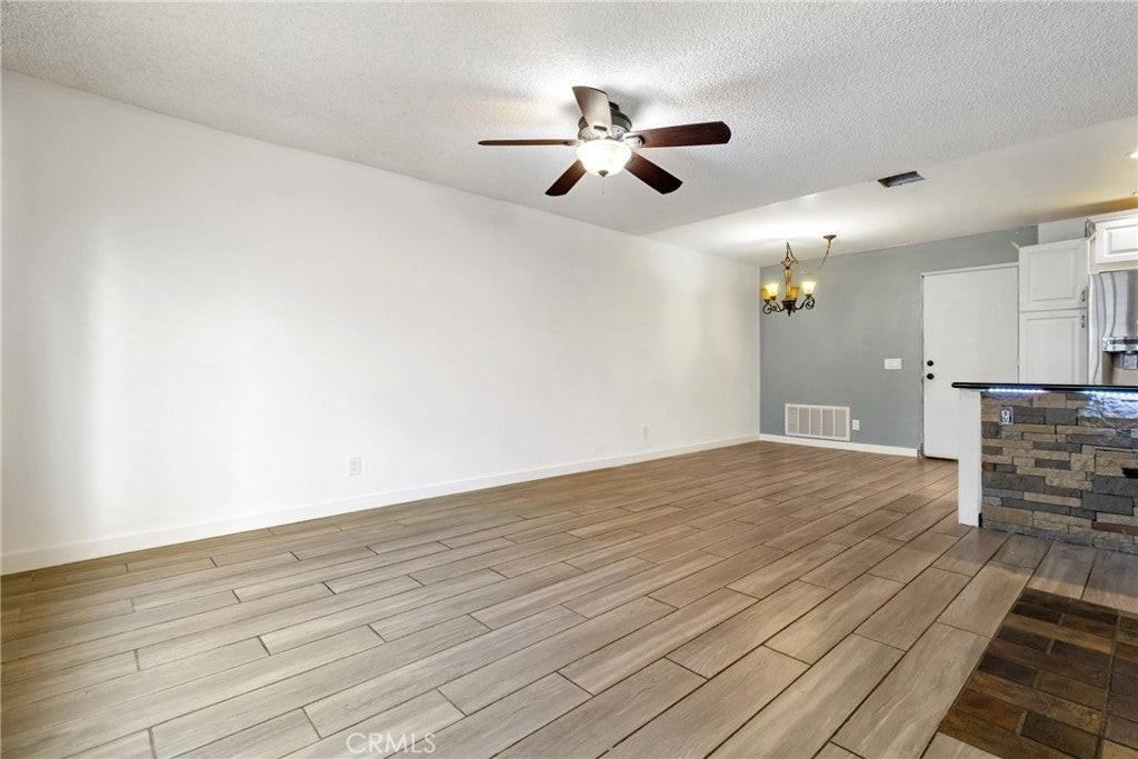 12411 Osborne St - Photo 4 of 24