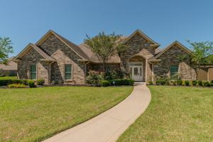 featured image of 313 Winding Brook Dr
