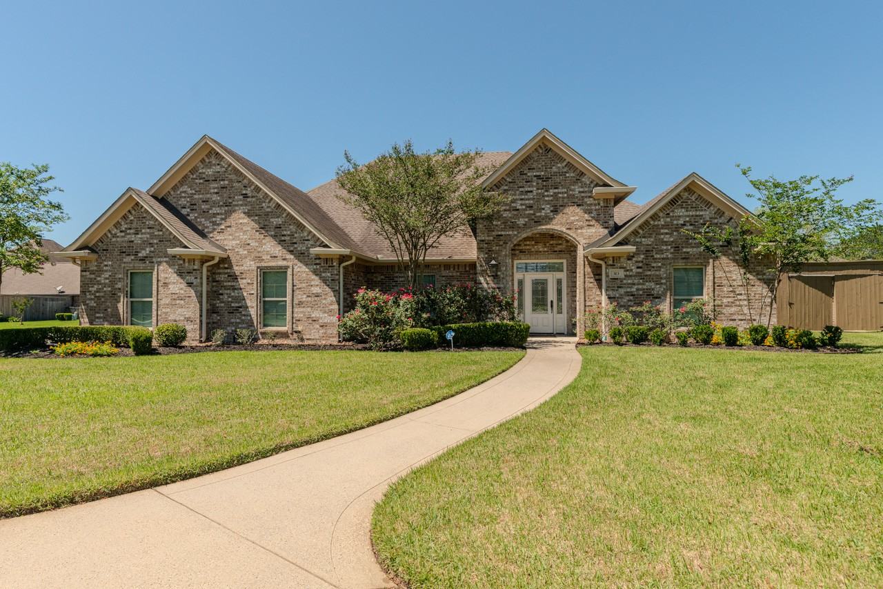 313 Winding Brook Dr - Photo 4 of 43