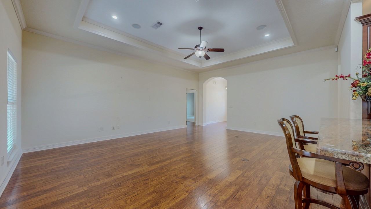 313 Winding Brook Dr - Photo 7 of 43