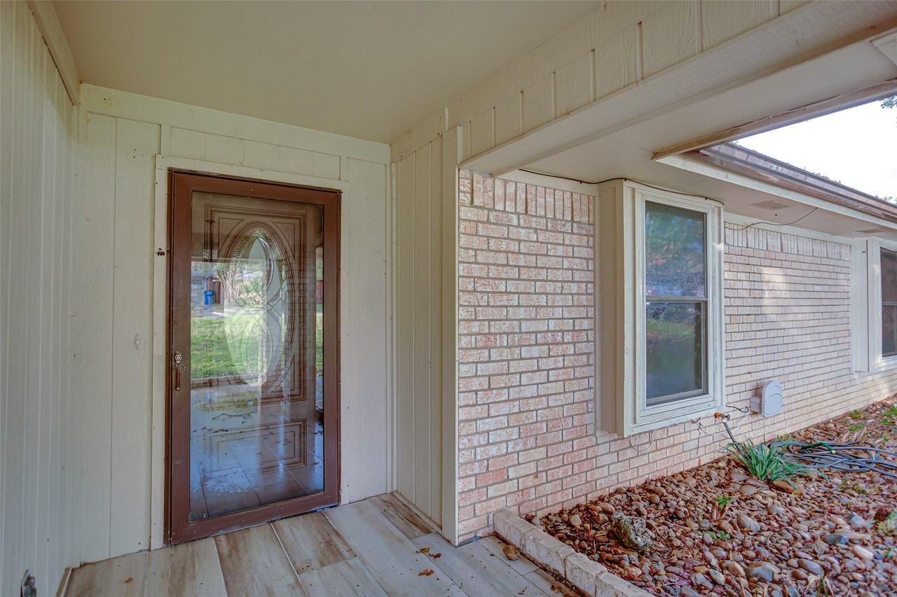 2302 Westpark Way Cir - Photo 4 of 34