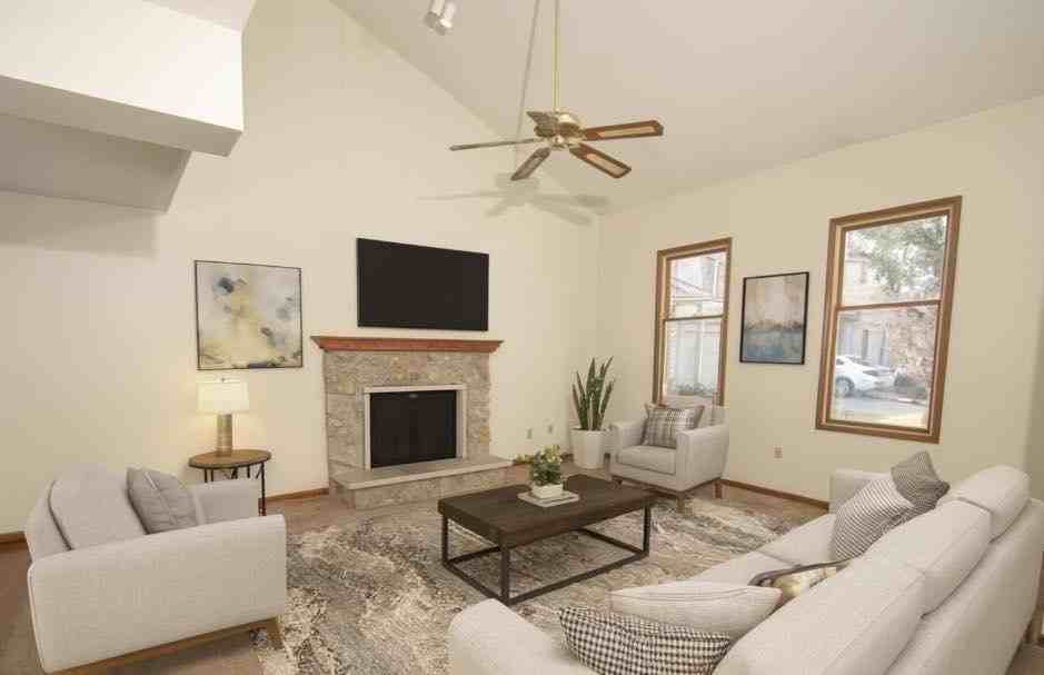 6228 Sawmill Woods Dr - Photo 3 of 22