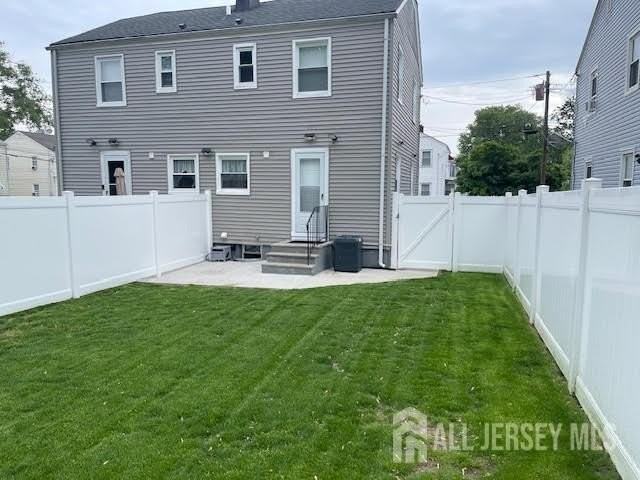 545 Olive Pl - Photo 5 of 15