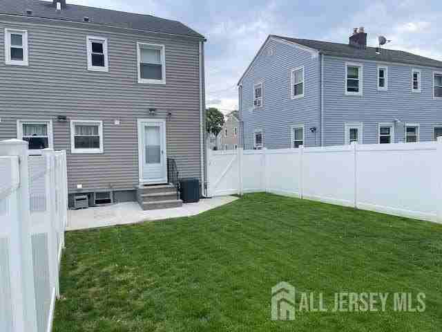 545 Olive Pl - Photo 6 of 15
