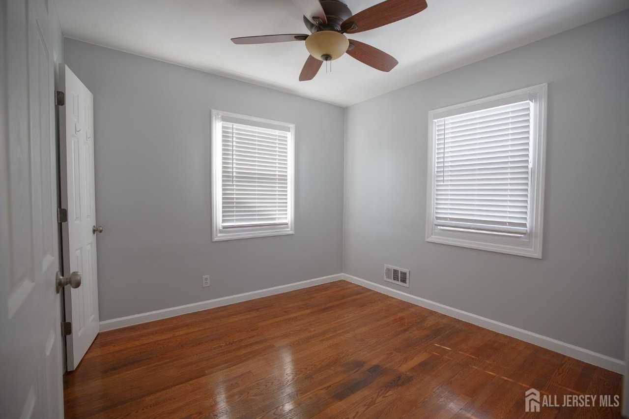 545 Olive Pl - Photo 7 of 15