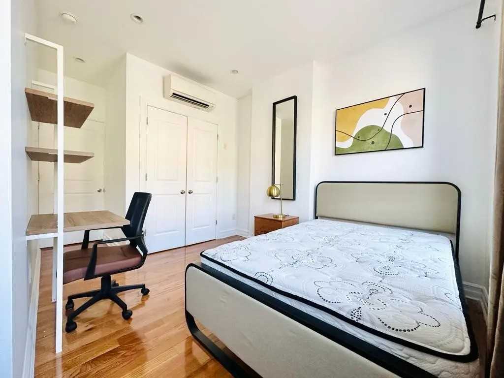 Private Bedroom in 4 Bedroom/2 Bathroom Home - Photo 2 of 6