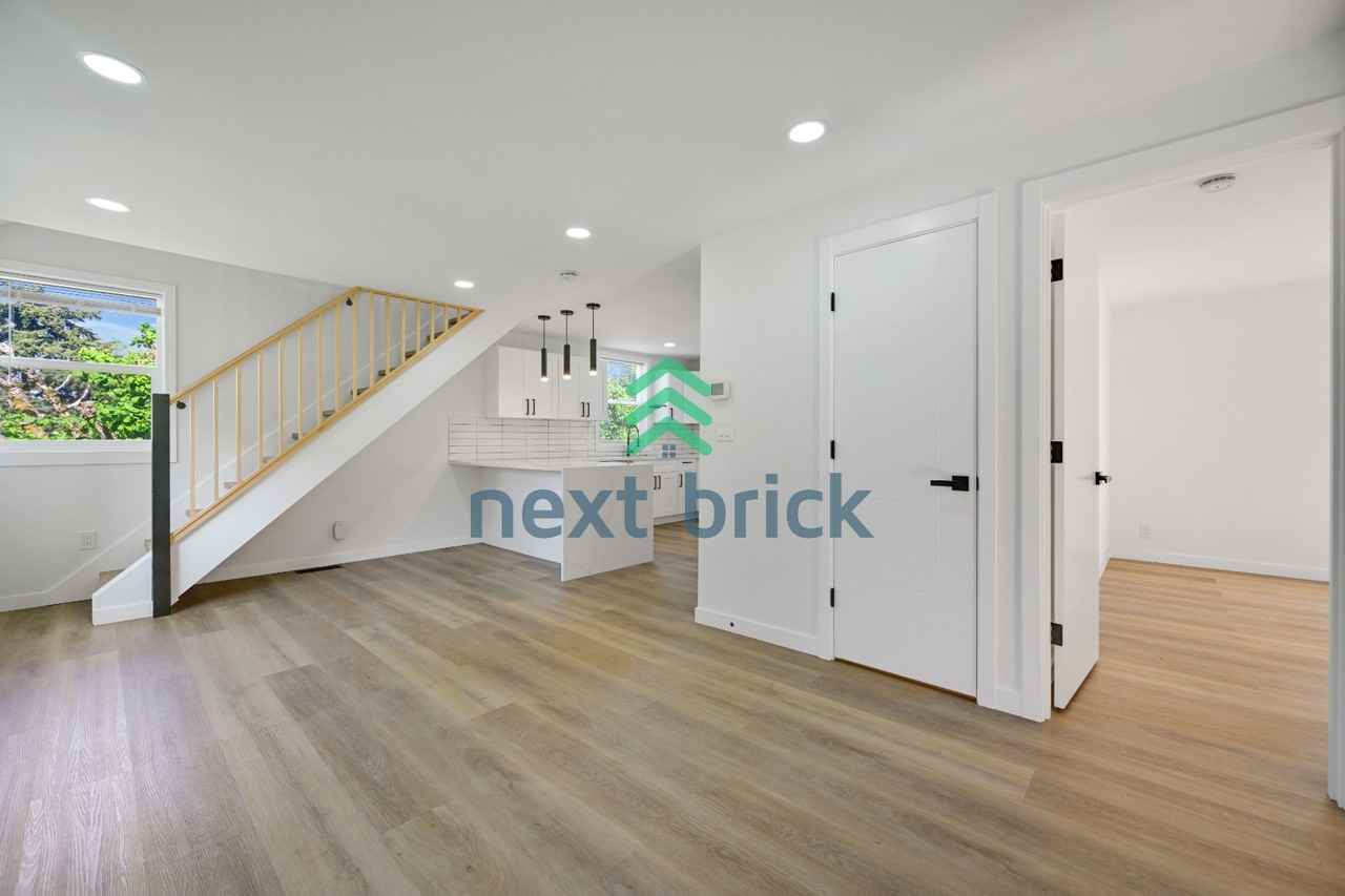 215 S 107th St - Photo 5 of 19