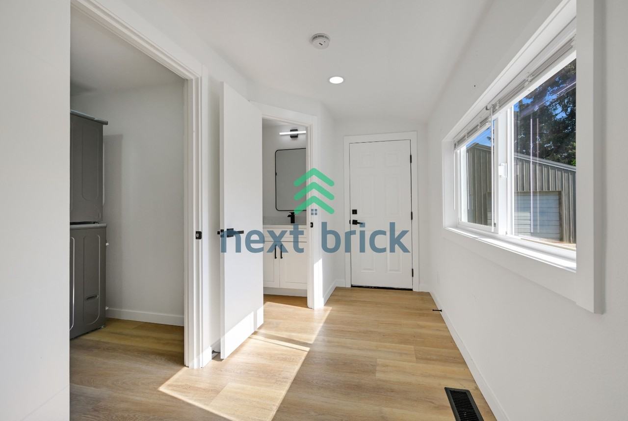 215 S 107th St - Photo 6 of 19