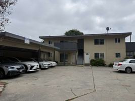 featured image of 930 Ravenscourt Ave #4