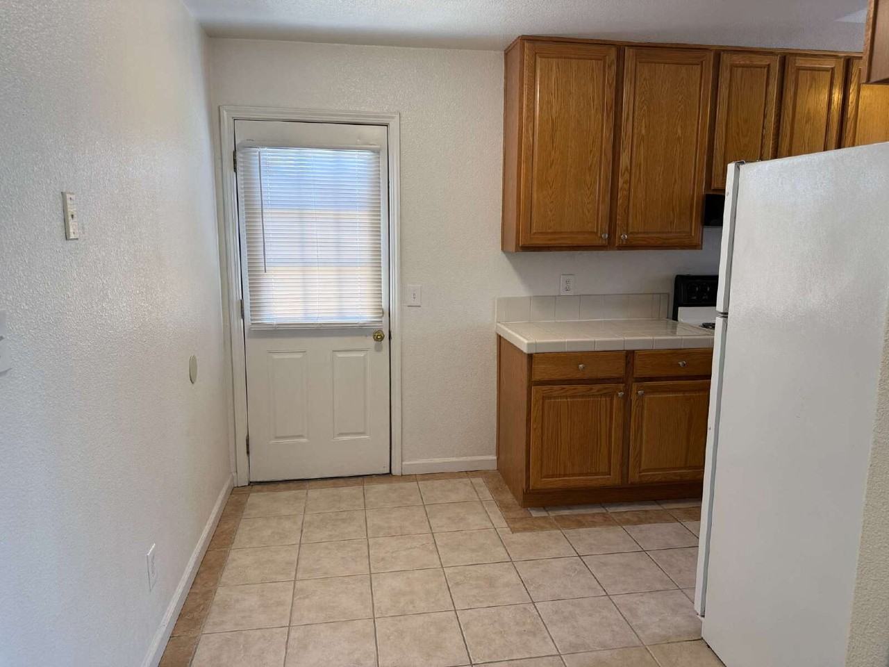 930 Ravenscourt Ave #4 - Photo 2 of 8