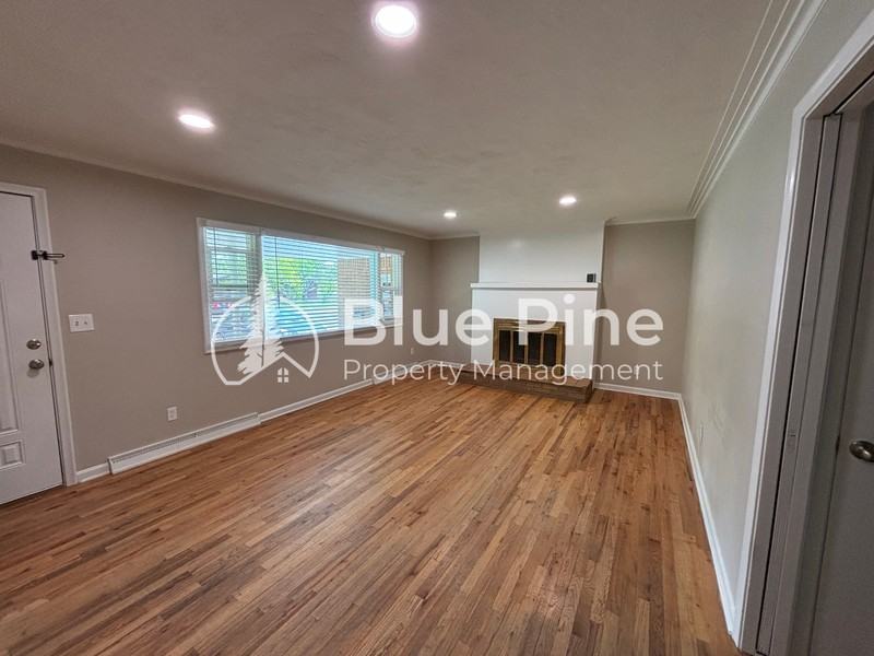 239 Pinon Dr - Photo 2 of 16