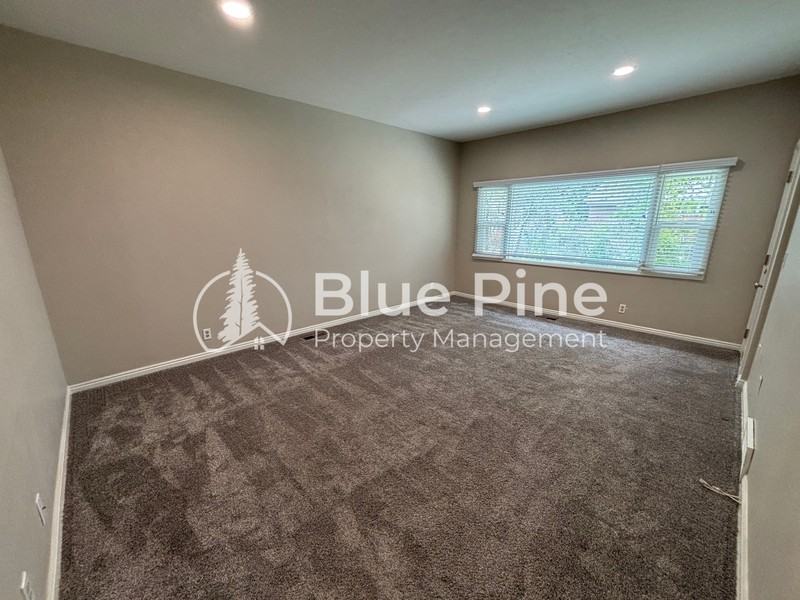 239 Pinon Dr - Photo 3 of 16