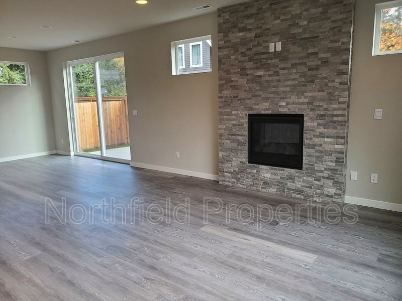 7605 61st Dr Ne - Photo 4 of 37