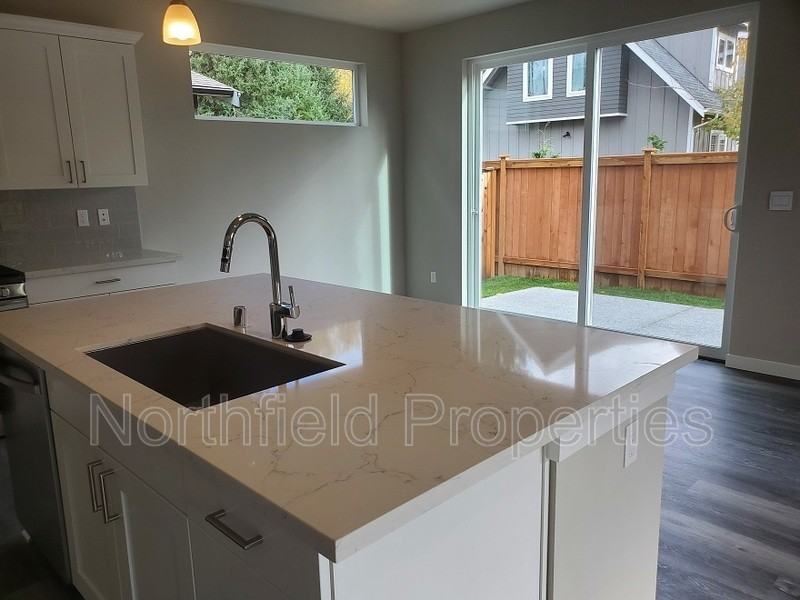7605 61st Dr Ne - Photo 6 of 37