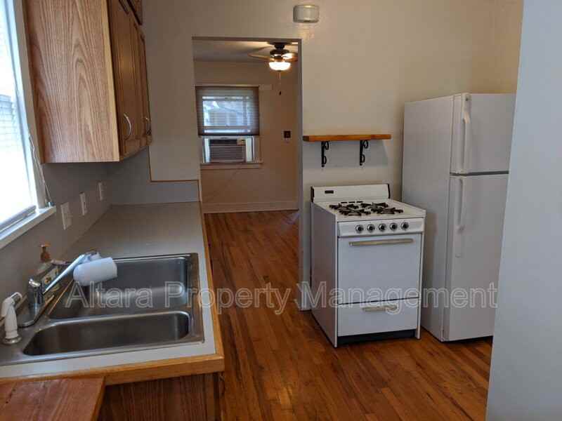 1824 S Franklin St - Photo 4 of 20