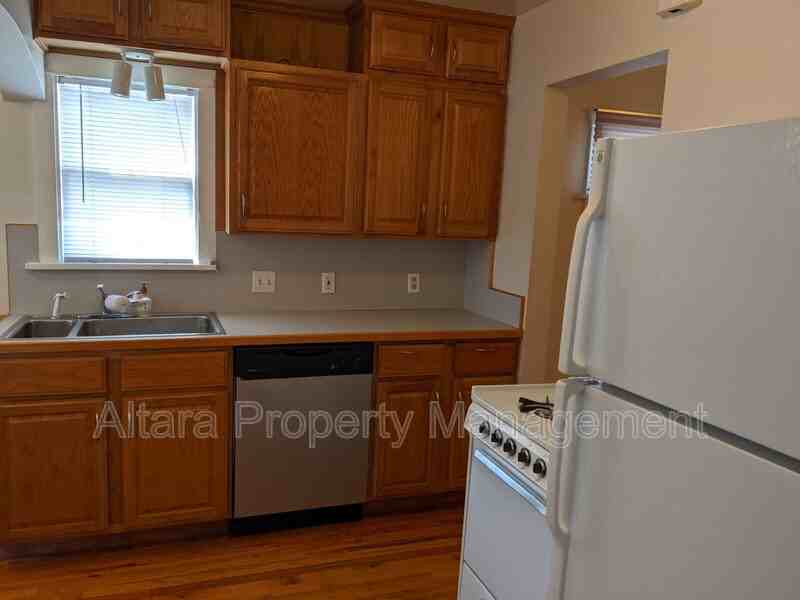 1824 S Franklin St - Photo 5 of 20