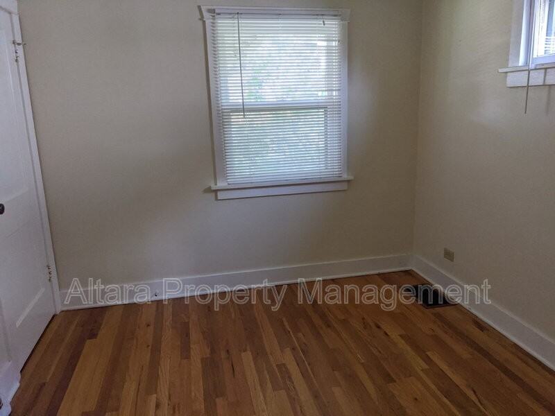 1824 S Franklin St - Photo 6 of 20