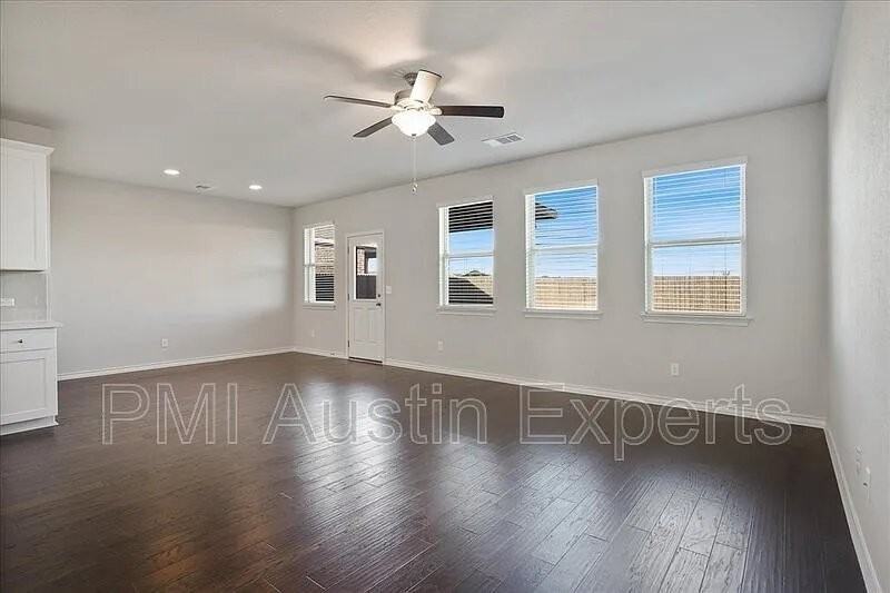 405 Coba St - Photo 5 of 25