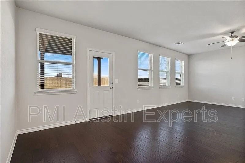 405 Coba St - Photo 6 of 25