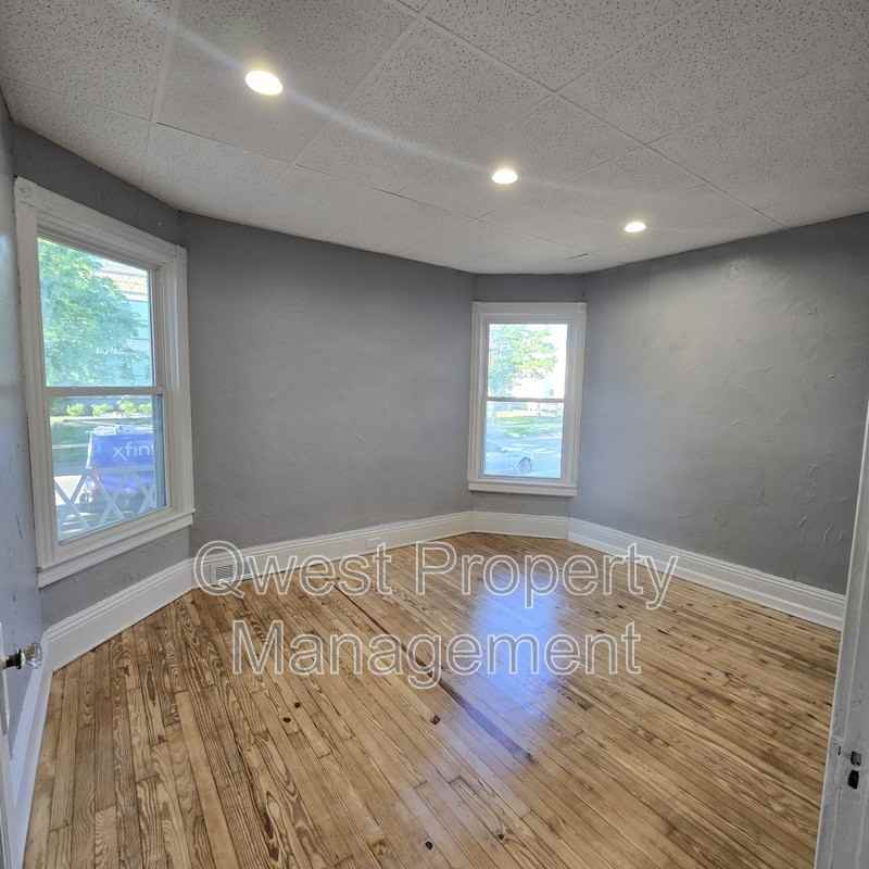 747 1st St Nw #1 - Photo 4 of 10