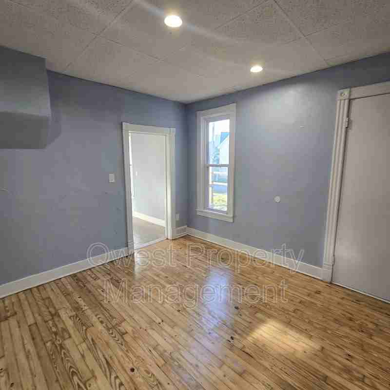 747 1st St Nw #1 - Photo 5 of 10