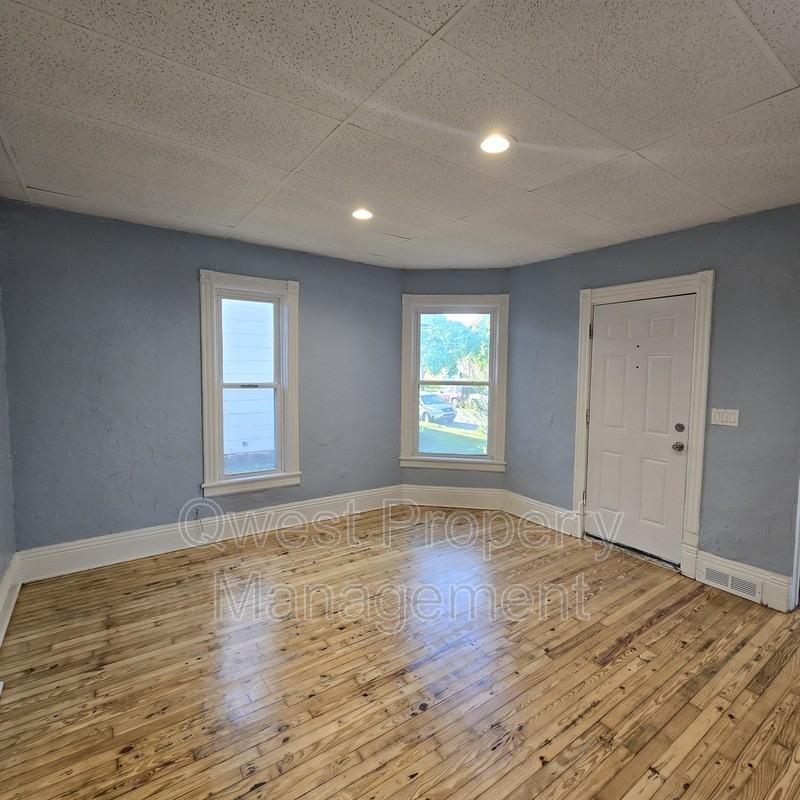 747 1st St Nw #1 - Photo 6 of 10