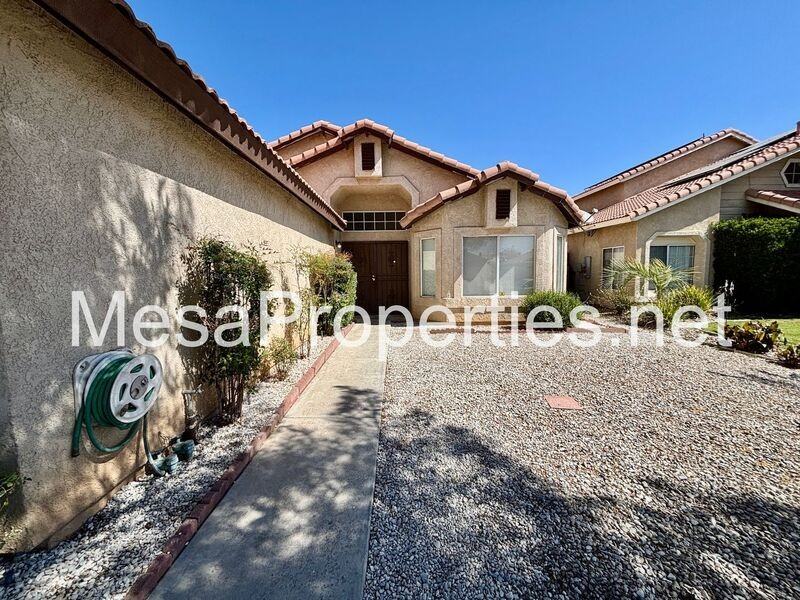 14390 Hillsborough Dr - Photo 4 of 29