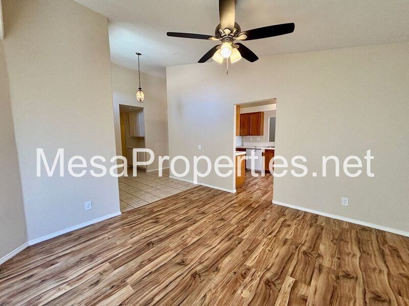 14390 Hillsborough Dr - Photo 5 of 29