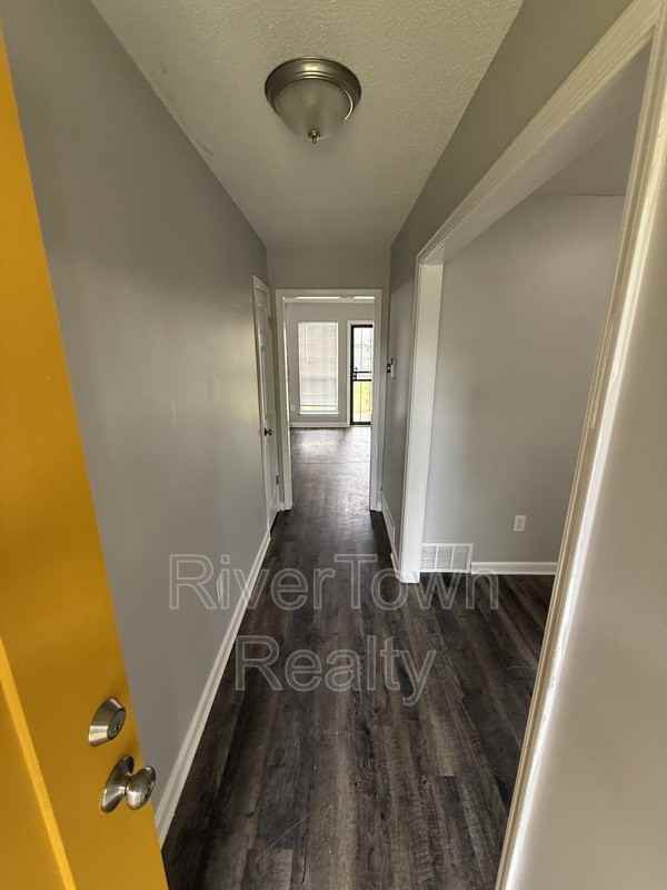 4625 Crestfield Rd - Photo 3 of 42