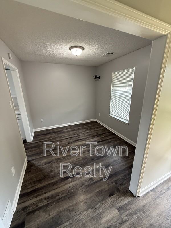 4625 Crestfield Rd - Photo 4 of 42