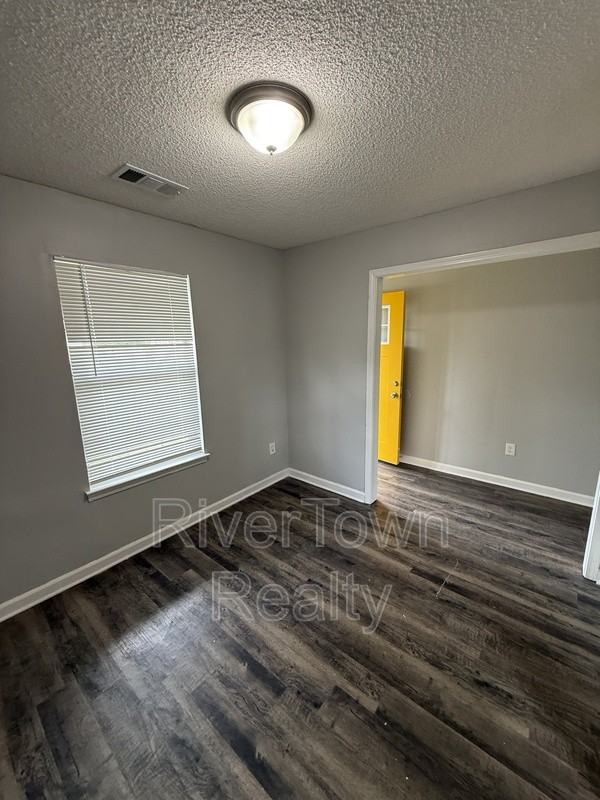 4625 Crestfield Rd - Photo 5 of 42
