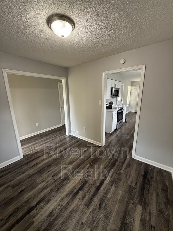 4625 Crestfield Rd - Photo 6 of 42