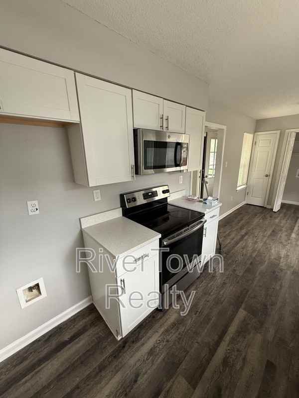 4625 Crestfield Rd - Photo 7 of 42