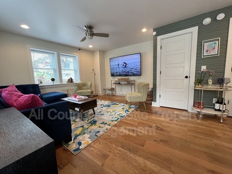 278 Ashley Ave - Photo 4 of 20