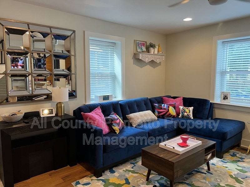 278 Ashley Ave - Photo 5 of 20