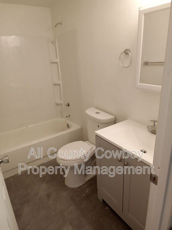 705 Ferris Ct #4 - Photo 4 of 8