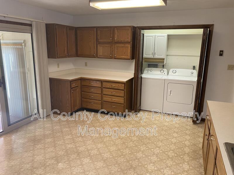 2132 Carrington Ct - Photo 4 of 16