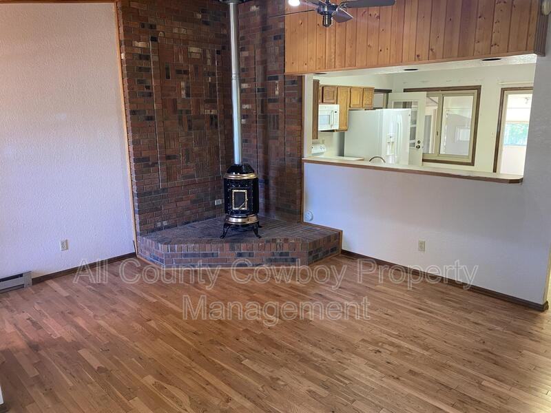 2132 Carrington Ct - Photo 5 of 16