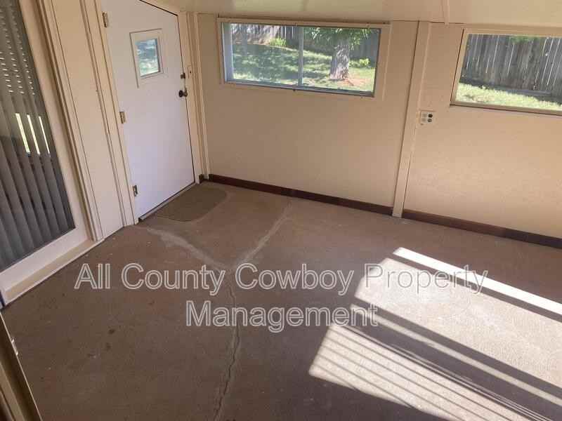 2132 Carrington Ct - Photo 7 of 16