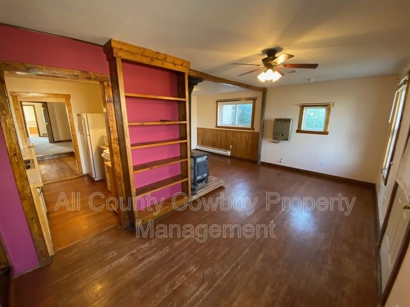 528 S Pierce St - Photo 3 of 16
