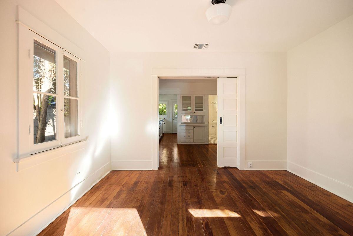 1123 W Kensington Rd - Photo 2 of 16