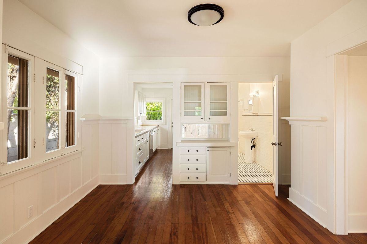 1123 W Kensington Rd - Photo 4 of 16