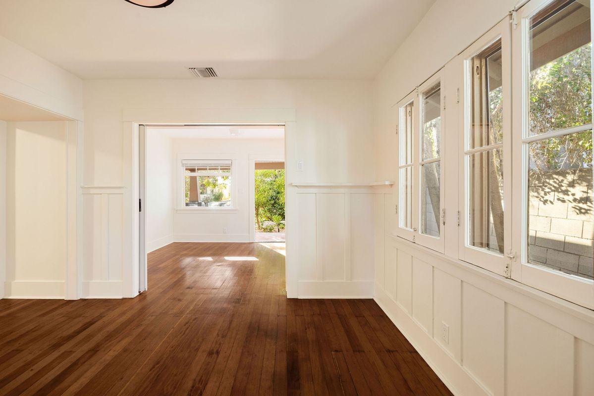 1123 W Kensington Rd - Photo 5 of 16