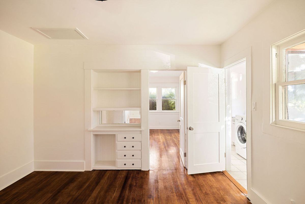 1123 W Kensington Rd - Photo 7 of 16