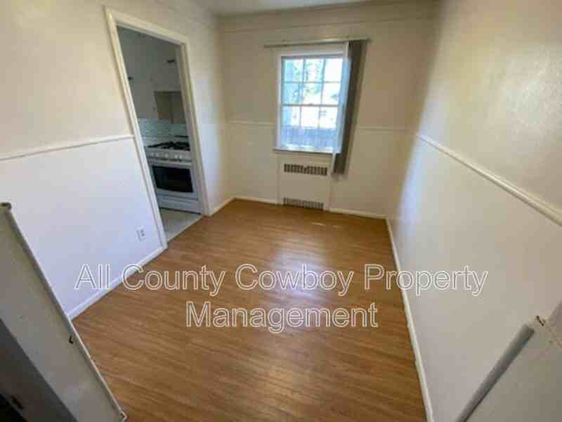 310 S 12th St - Photo 5 of 12