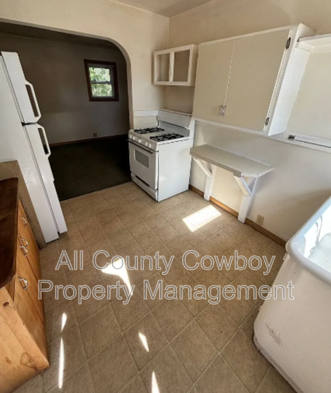513 E Custer St - Photo 2 of 7