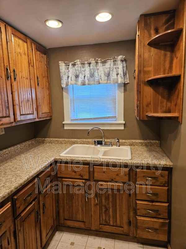 217 N Lincoln Ave - Photo 3 of 13