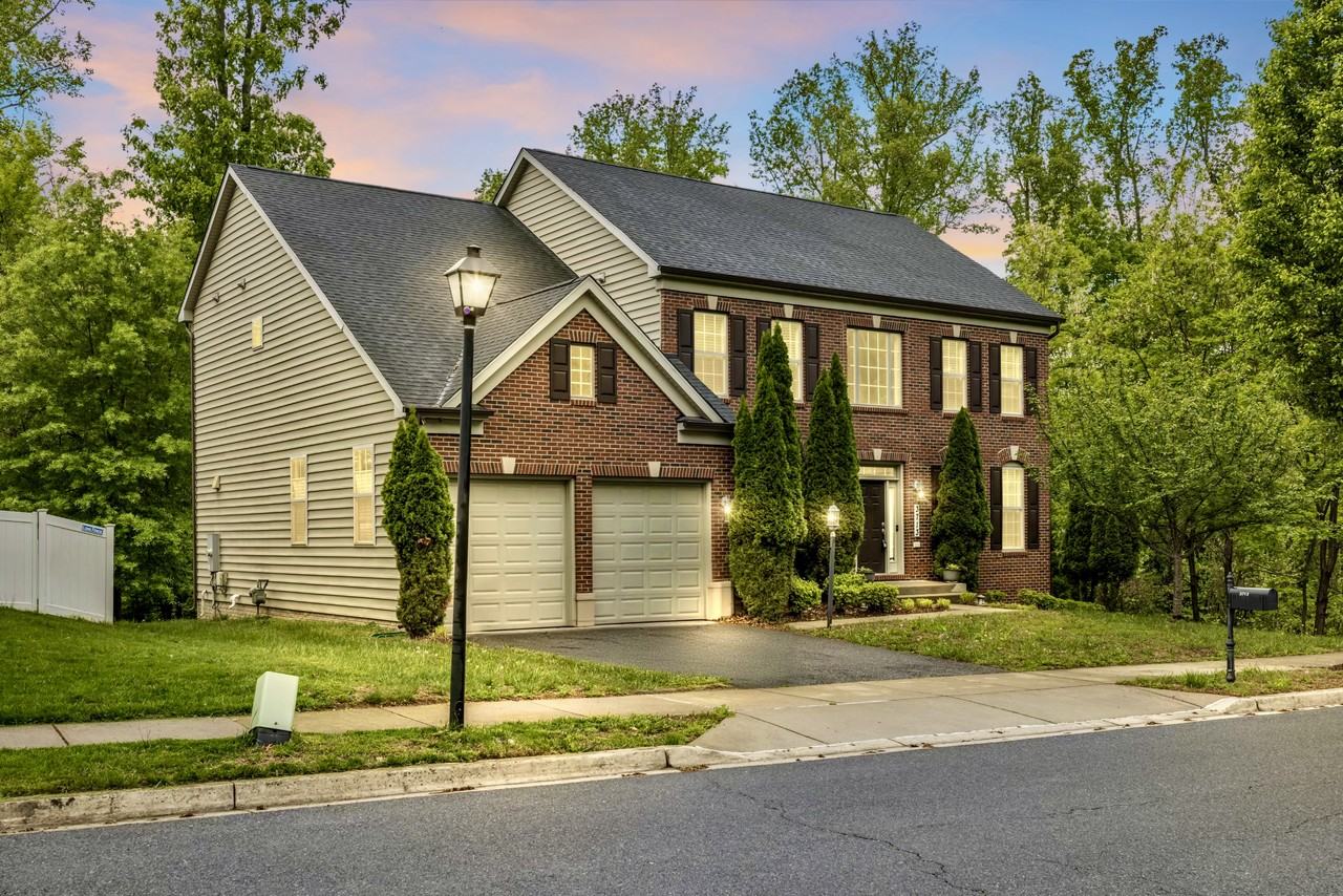 3713 Chancelsors Dr - Photo 2 of 50